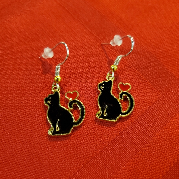 Black cat with heart Valentine's Day dangle earrings - Picture 2 of 2